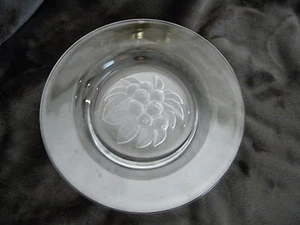  Clear Glass with Frosted Fruit Center Plate/ 7 3/4"/ EXCELLENT CONDITION - Picture 1 of 3