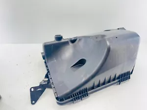 06-11 Cadillac DTS LOWER AIR FILTER HOUSING 25967698 OEM - Picture 1 of 6