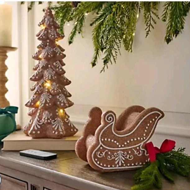 Pan de jengibre 13" festoneado esmerilado árbol iluminado y 6" trineo de Sandra Lee, ¡nuevo! Foto 1 de 1