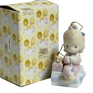 Precious Moments Girl On Present Musical (no funciona) Ornamento 1994 * - Imagen 1 de 7
