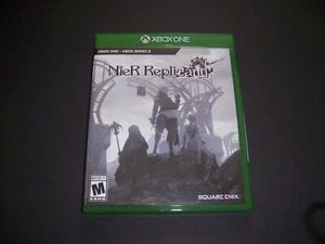 NieR Replicant ver 1.22474487139 Xbox One Xbox Series X|S *SOLO CUSTODIA* autentico - Foto 1 di 2