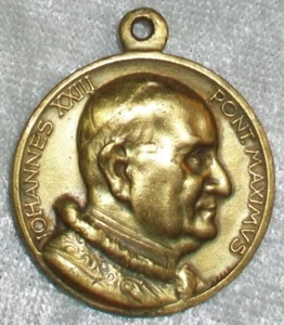 Vintage christlicher Papst Johannes Paul XXIII Heiliger Christophorus Messing Medaille Charm Italien - Bild 1 von 4