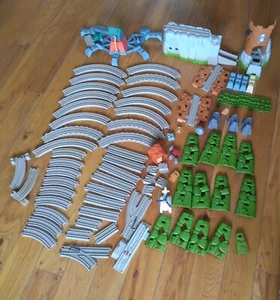 Mattel 2009 Gullane (Thomas Limited) Plastic ‘12 Crane Tower Train Tunnel 90+pcs - Picture 1 of 9