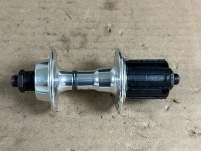 Задняя втулка трехцветная Shimano 600 Ultegra FH-6402, 130 мм, HG/UG, 8/9/10 скоростей, хорошее состояние - Изображение 1 из 4