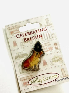 New Molly Green “Celebrating Britain” Bulldog Wearing Hat Pin Badge Dog NIP - Imagen 1 de 4