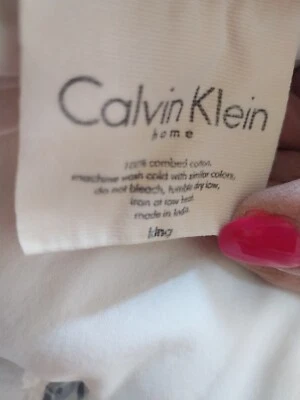 Calvin Klein - Dos sábanas KING BLANCAS - Planas y ajustadas - ¡Tan suaves! 100% algodón Foto 1 de 4