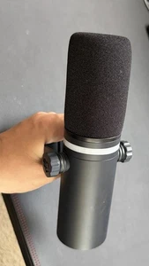 BEACN Professional Dynamic Broadcast Microphone Black, USB-C, RGB - Picture 1 of 4