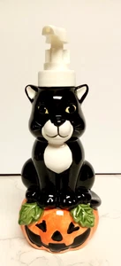 HALLOWEEN CERAMIC CAT ON PUMPKIN PUMP HAND SOAP DISPENSER (NEW) - Picture 1 of 6