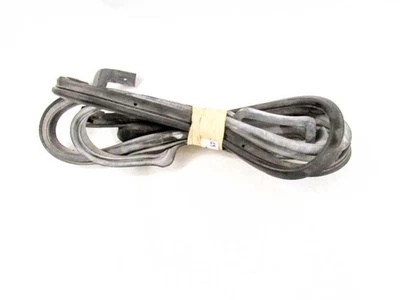 Sello impermeable puerta delantera derecha GENUINO 1237200278 se adapta a Mercedes W123 sedán Foto 1 de 4