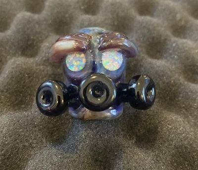 Máscara de gas Ojos de ópalo Cristal Collar Colgante Borosilicato Azul Oscuro Ámbar Púrpura Foto 1 de 4