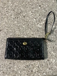 NWT Coach Peyton Black Embossed Patent Zippy Wallet/Wristlet F50450 - Picture 1 of 3
