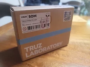 Truz LABORATORY SOM Mini Plüsch Maskottchen JAPAN NEU japanische Version neu mit Etikett - Bild 1 von 6