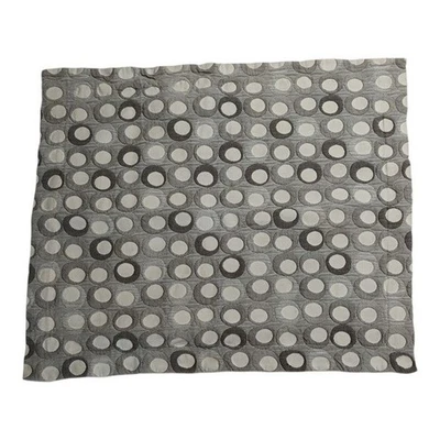 Almohada estándar Crate & Barrel Elipse Matelasse círculos grises falsos UNO Foto 1 de 4