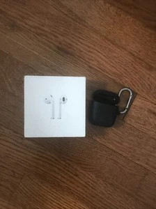 Apple Generation 1 AirPods - Picture 1 of 2