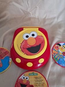 Reproductor de CD Elmo's, viene con tres CD, excelente funcionamiento, con pilas SRQ - Imagen 1 de 5