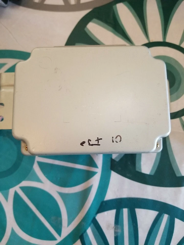 Infiniti I35 2001 Nissan Máxima módulo de control de transmisión P/N: 31036 5Y701 Foto 1 de 4