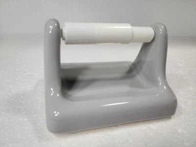 Papel higiénico con soporte TP de cerámica plateada color gris 162 gris mediados de siglo moderno Foto 1 de 4