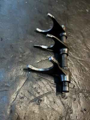 Horquillas y eje de cambio de marchas de transmisión genuinos Honda CB750 CB 750 1969-1976 Foto 1 de 4