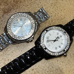 2 Stück ausgefallene Damenquarzuhren, groß 38-42 mm Strass Lünette Japan laufen - Bild 1 von 8