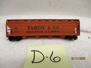 D-6 N Scale Atlas 4 Bay Covered Hopper Tabor & Co. Decatur Illinois SHPX 46681