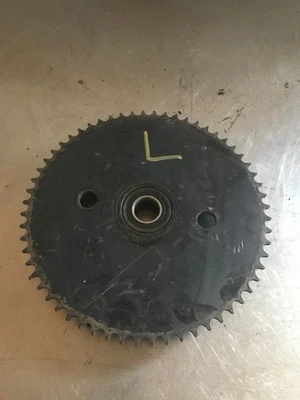 Piñón de accionamiento izquierdo Woods Mow N Machine 1860 #70784 Foto 1 de 4