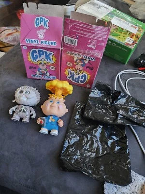 Cubo de basura para niños Funko muerto Ted y cubo de basura para niños ADAM BOMB Foto 1 de 4