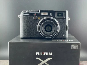 Fujifilm X100S 16.3MP Compact Digital Camera with Viewfinder 85% New Condition - Picture 1 of 12