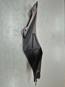 TAPA INTERIOR COLIN DERECHA YAMAHA R1 2015-2020 2CR-21741-00 - Imagen 1 de 5