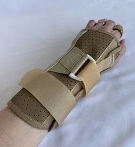 Breg Wrist Rigid Support Brace For Left Wrist Size Medium Padding Three Straps - Picture 1 of 12