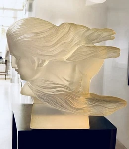 ESPLÉNDIDA ESCULTURA ART DECO ACRÍLICA VINTAGE CON UNA MUJER CON CABELLO SUELTO - Imagen 1 de 7