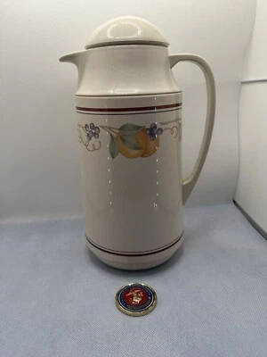 Mayordomo de café Corning Thermique forrado de vidrio vintage con tapa atornillada fruta Foto 1 de 4