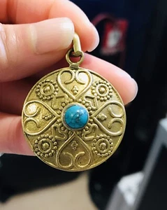 Beautiful TURQUOISE Stone Round Brass Pendant Necklace New - Picture 1 of 1