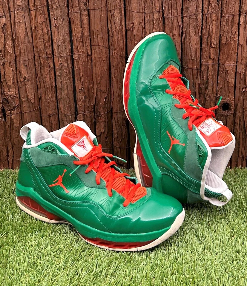 🔥RARO Jordan Melo M8 'Navidad' 2011 Zapatos Tenis US 10 UK 9 EUR 44 28cm Foto 1 de 4