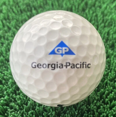 Publicidad de pelota de golf Nike One negra con logotipo de Georgia Pacific GP Foto 1 de 4