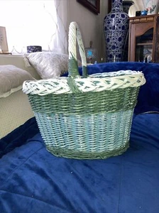 Vintage extra large rattan basket hand-painted 16 High 16 Wide X 12” - Imagen 1 de 8