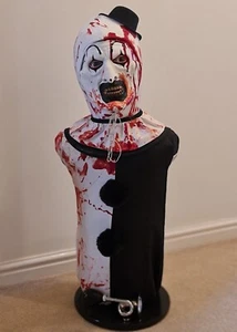 1:1 Art the Clown/ Terrifier Bust (Very Bloody) - Full Torso - TOTS Mask. - Foto 1 di 4