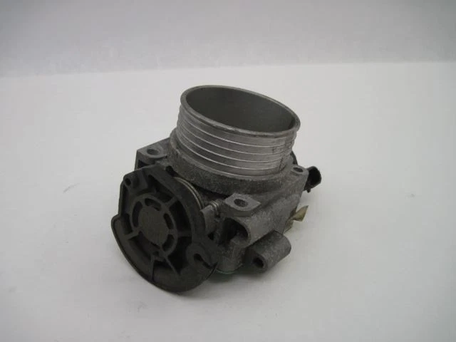 THROTTLE BODY Volvo S40 V40 2000 00 2001 01 02 03 04 AJ0010421B1 774863 - Image 1 of 4
