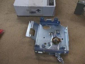 BRIGGS & STRATTON NOS OBSOLETO PIEZA SOPORTE CONTROL 698033 793109 12A100-15D100 - Imagen 1 de 2