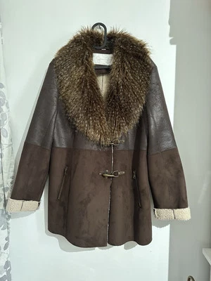 Casaco de lã Jessica Simpson couro sintético e pele marrom forrado Sherpa tamanho G - Imagem 1 de 4