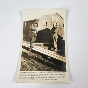 Postkarte Thomas H MacDonald Comm öffentliche Straßen inspiziert Alaska Highway RPPC  - Bild 1 von 2