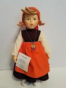 M.I. 1983 Muñeca de porcelana Hummel Goebel 15" cuerpo suave "de vacaciones" niña con etiqueta - Imagen 1 de 11
