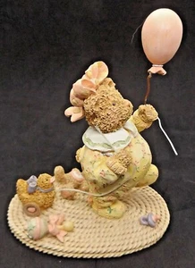Oso de peluche bebé niña con globo detallado con juguetes oso figura coleccionable - Imagen 1 de 12