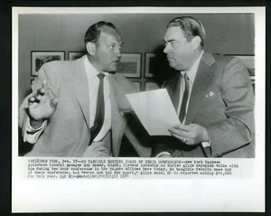 Allie Reynolds & Roy Hamey 1954 Press Photo New York Yankees - Picture 1 of 2