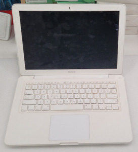 Apple MacBook MC207B/A A1342 13.3in. - White