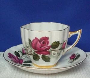 WINDSOR CHINA Flat Tea Cup & Saucer Red ROSES Scalloped Pattern X1949-86 EUC - Picture 1 of 5
