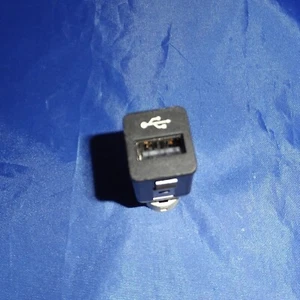 2007-06/2013 BMW F10 F06 E64 E70 X5M E71 X6M Z4, USB Socket 61319167196 - Picture 1 of 3