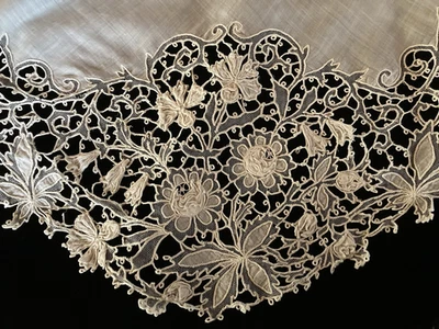 ANTIQUE CARRICKMACROSS GUIPURE LACE SHAWL BERTHA PELERINE WRAP MANTILLA WHITE - Image 1 of 4