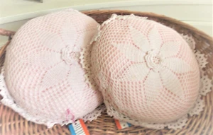 COUSSIN ARTISANAT FRANCAIS CREATION S RAISONNIER CROCHET 40 CM*LOT DE 2 ROSES - Picture 1 of 4