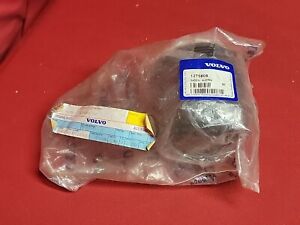 NOS  Volvo Oil Filter Housing and Filter for XC90 S60 S80 V70 XC70 1275808