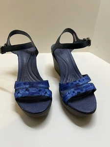 Crocs blau Batik Leigh Keilabsatz Canvas verstellbare Riemen Slipper Gr. W10 - Bild 1 von 16